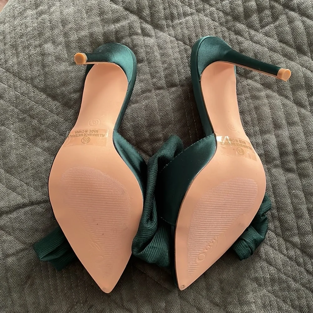 Heels - Picture 2 of 3